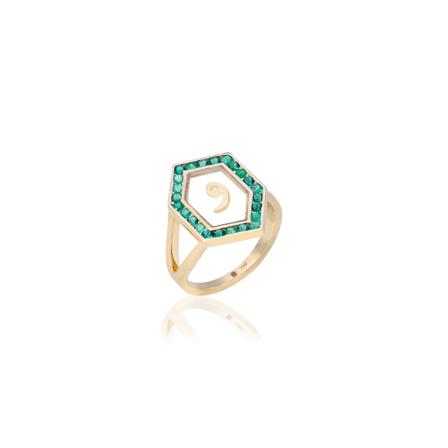 Qamoos 1.0 Letter و Emerald Ring in Yellow Gold