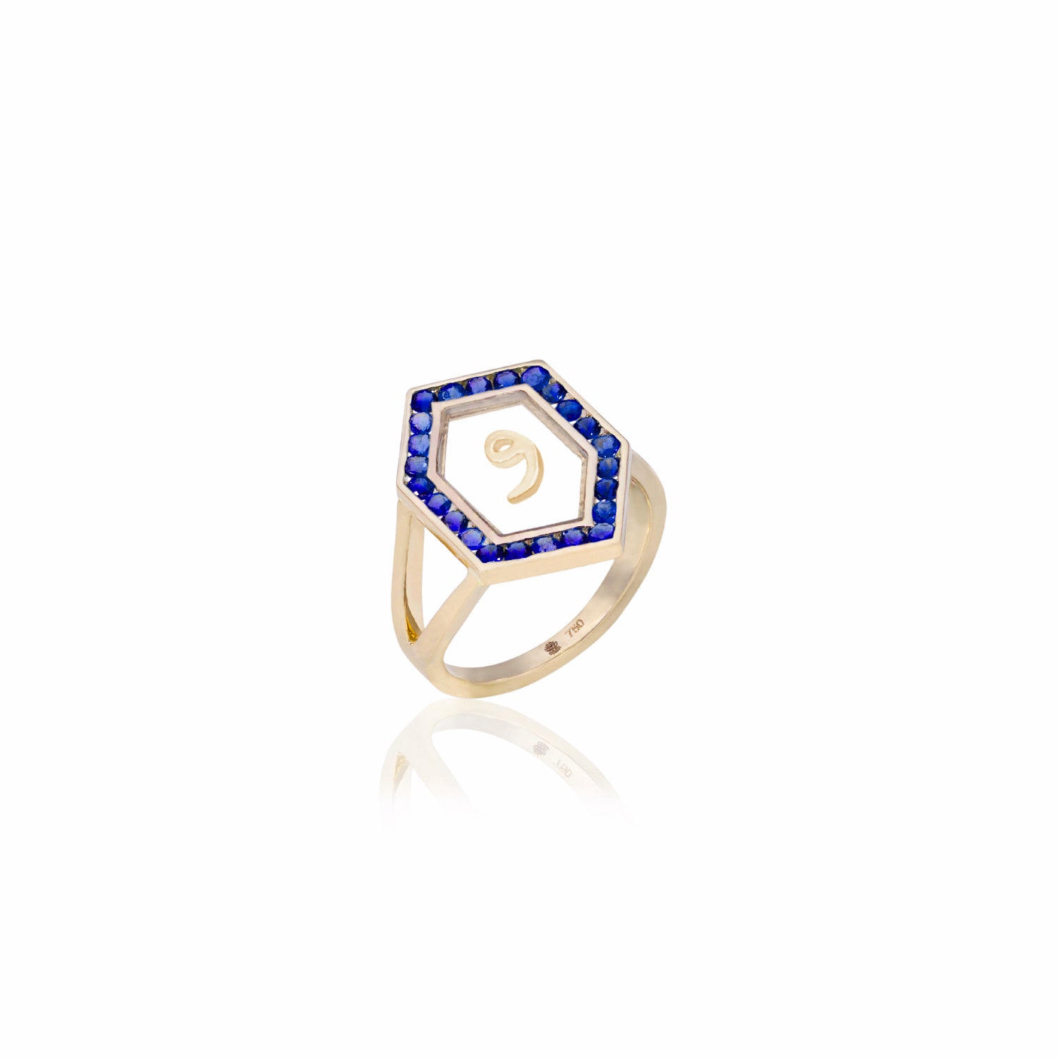 Qamoos 1.0 Letter و Sapphire Ring in Yellow Gold