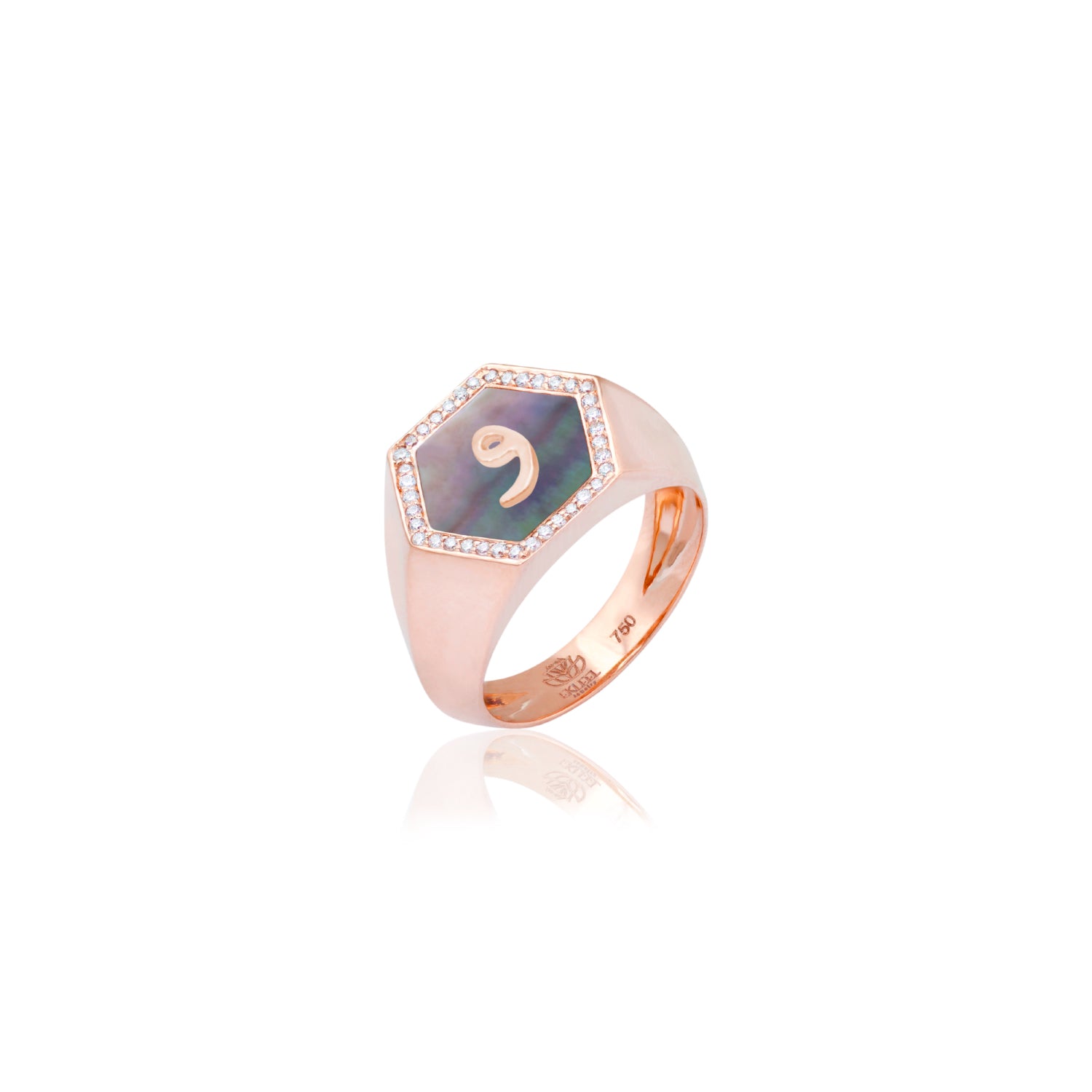 Qamoos 2.0 Letter و Black Mother of Pearl and Diamond Signet Ring in Rose Gold