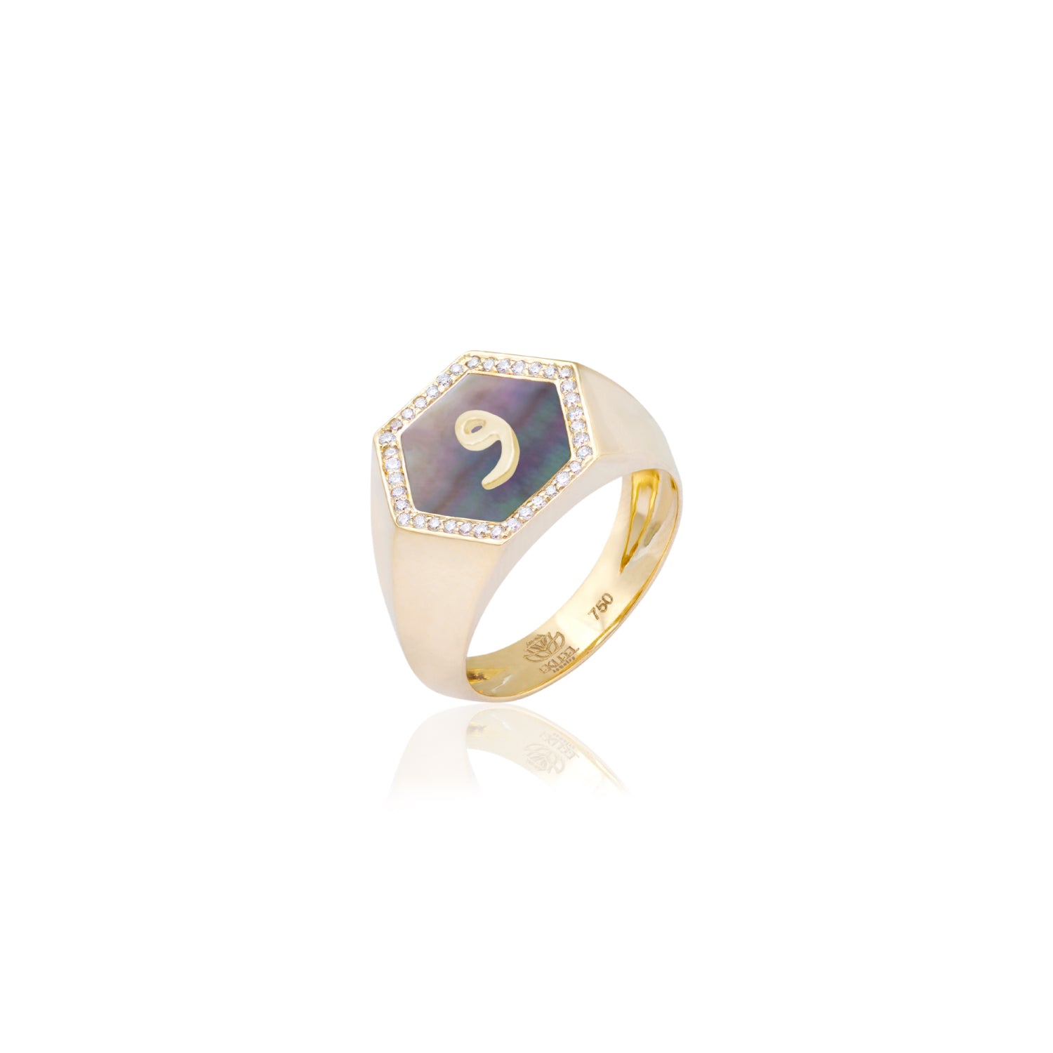 Qamoos 2.0 Letter و Black Mother of Pearl and Diamond Signet Ring in Yellow Gold