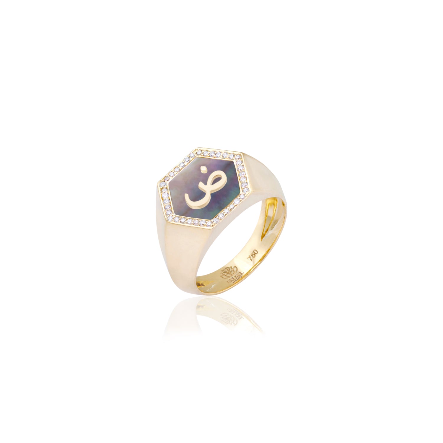 Qamoos 2.0 Letter ض Black Mother of Pearl and Diamond Signet Ring in Yellow Gold