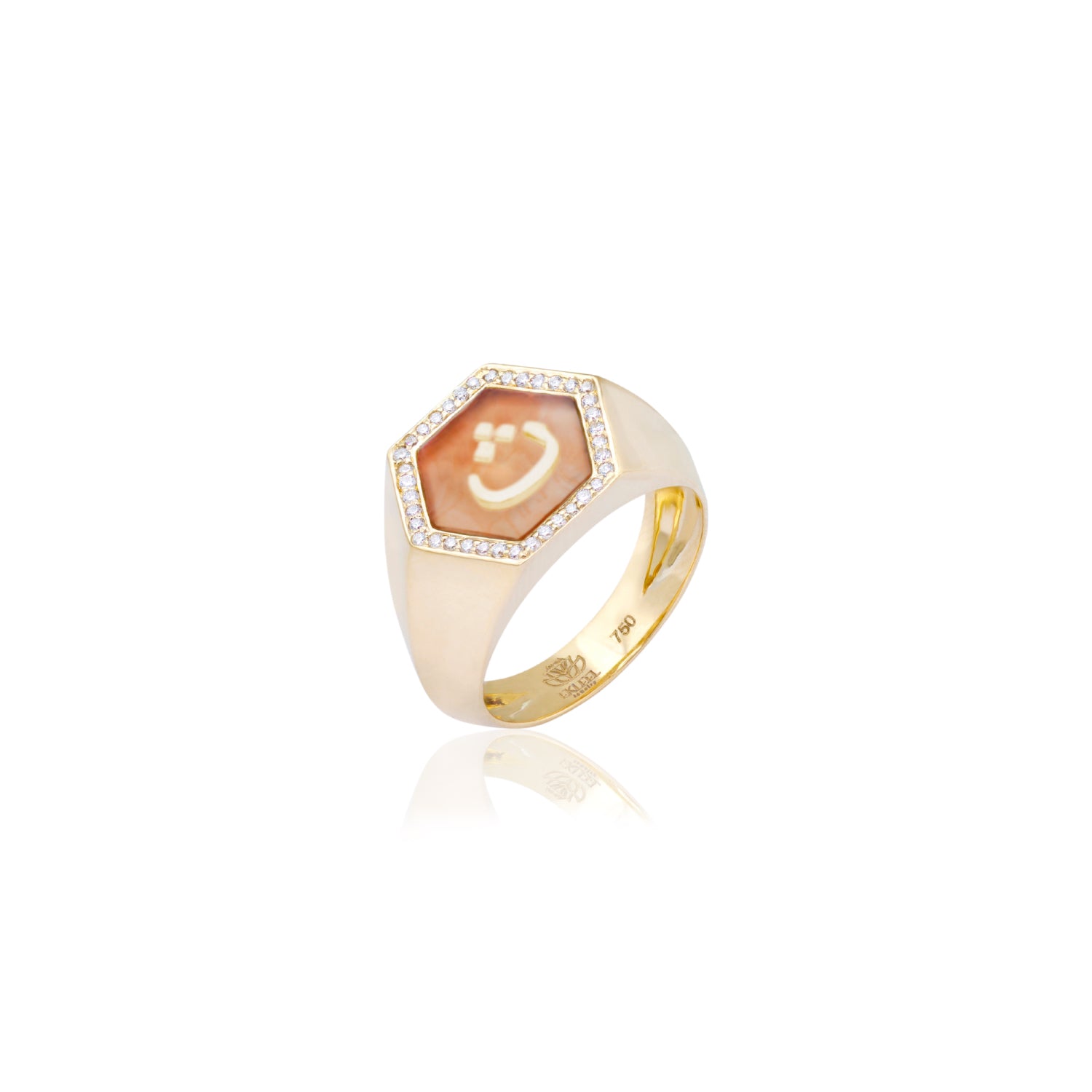 Qamoos 2.0 Letter ث Carnelian and Diamond Signet Ring in Yellow Gold