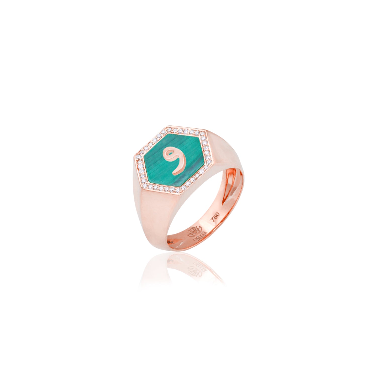 Qamoos 2.0 Letter و Malachite and Diamond Signet Ring in Rose Gold