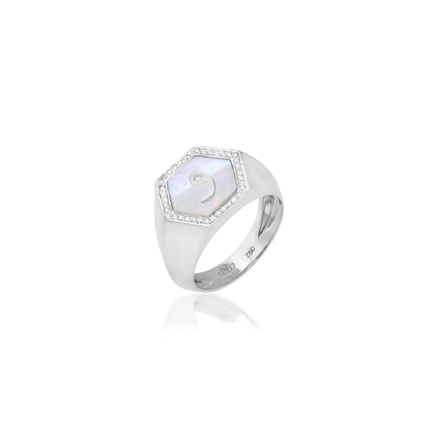 Qamoos 2.0 Letter و White Mother of Pearl and Diamond Signet Ring in White Gold
